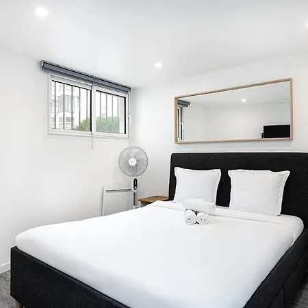 Charming 1-bedroom Near Paris Courbevoie